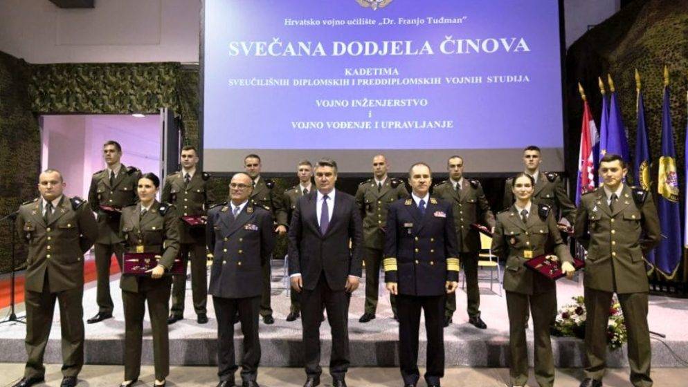 Milanović uručio prve časničke činove kadetima HV-a i poručio im: Vaš zadatak je prije svega obrana Hrvatske