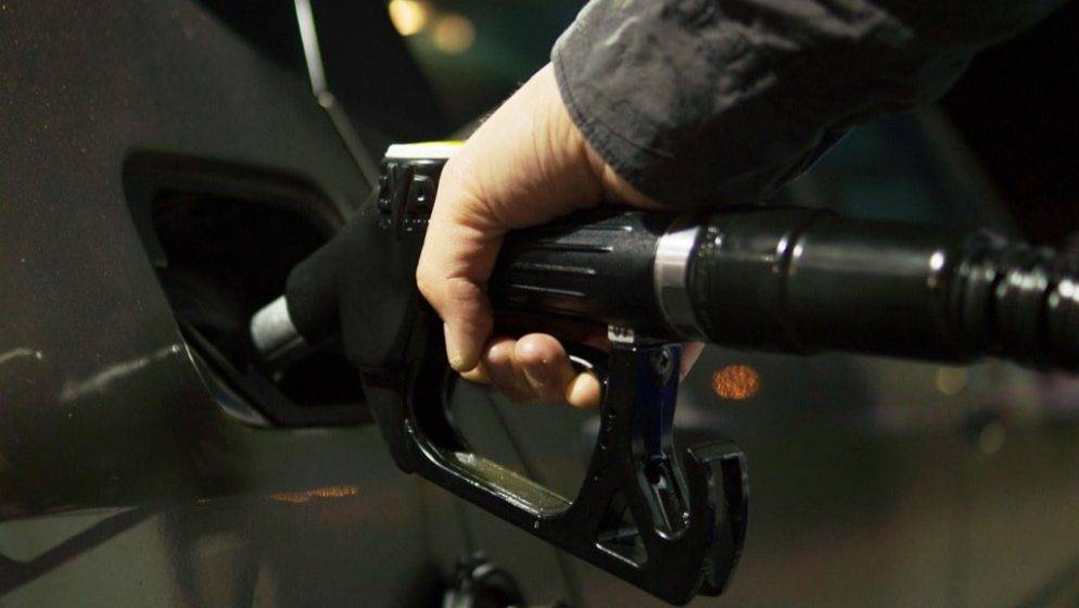 Benzin od sutra jeftiniji za 97 lipa po litri, dizel za 75 lipa
