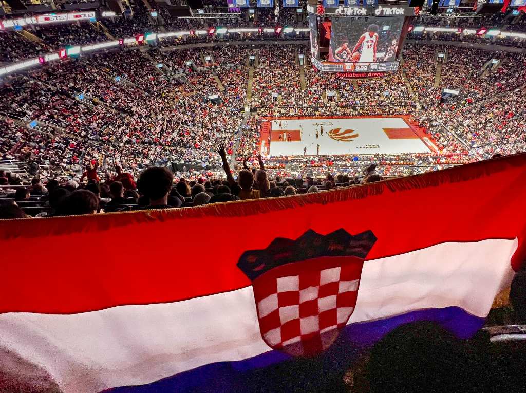 Evo kako su hrvatski navijači bodrili košarkašku ekipu Toronto Reptorsa