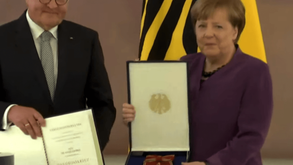 Bivša njemačka kancelarka Angela Merkel dobila najviše državno odličje – Veliki križ za zasluge