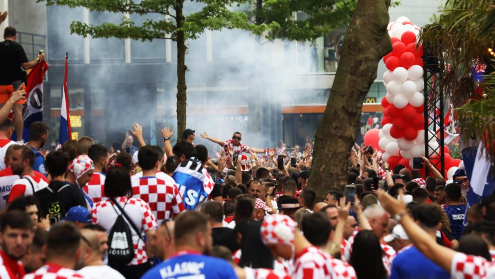 U Rotterdamu više od 25.000 Hrvata, nosit će ‘Vatrene’ do pobjede! Stipe iz Njemačke: ‘Živim za trenutak kada će Luka Modrić podići trofej’