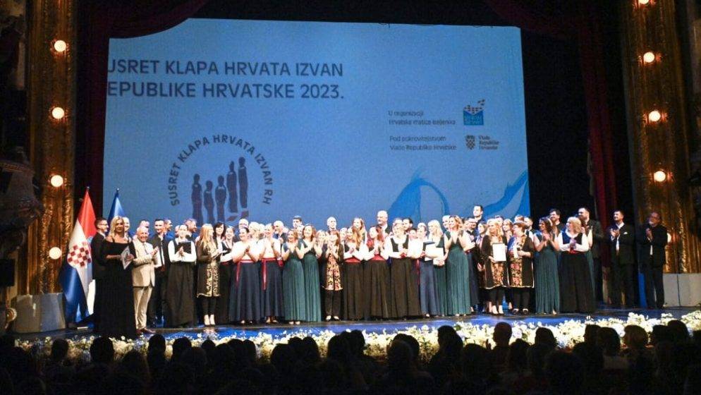 U veličanstvenom ambijentu Hrvatskog narodnog kazališta održan 'Susret klapa Hrvata izvan RH'
