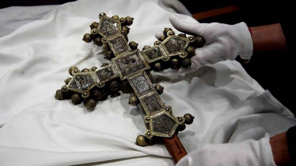 Skoro 50 godina nakon što je ukraden iz zadarskog samostana sv. Frane, Hrvatskoj je iz Italije vraćen vrijedan križ