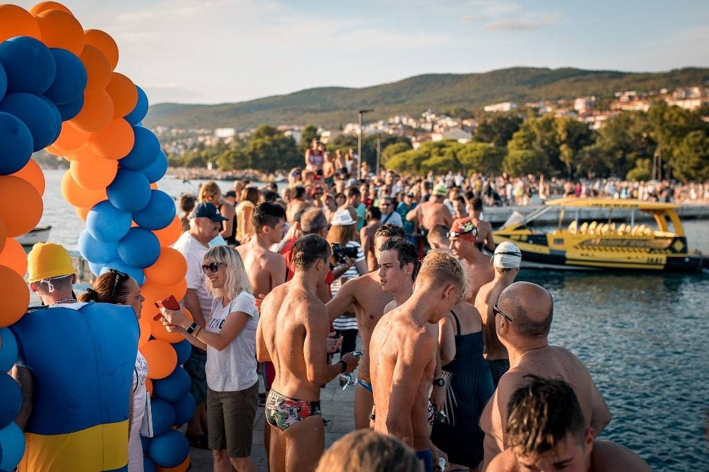 Plivači iz 20 zemalja plivaju na crikveničkom maratonu