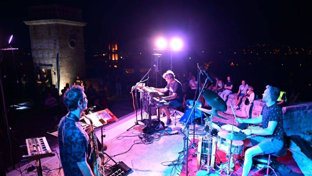 Glazbene večeri na tvrđavi Kamičak uz jazz rock sastav Chui i Dinka Šarića – pogodak u sridu!