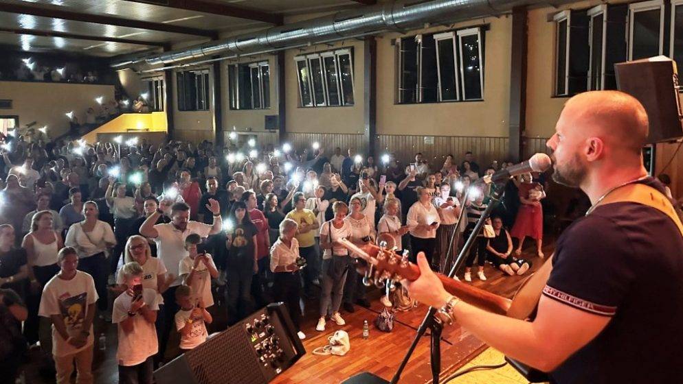 Veliki duhovni koncert slavlja i molitve Alana Hržice održan je u Hrvatskoj katoličkoj misiji Ludwigshafen