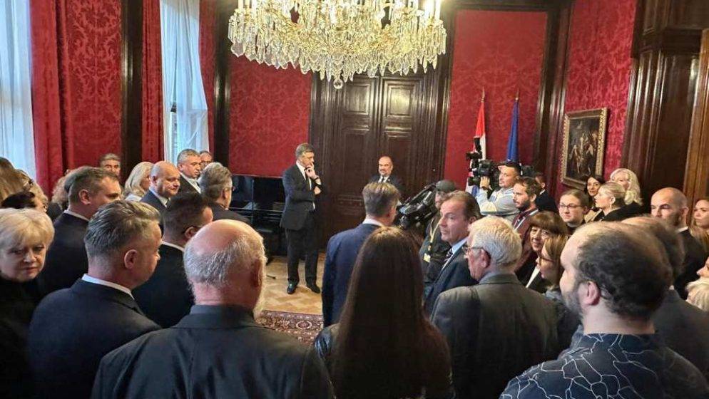 Premijer Plenković iskoristio boravak u Beču za susret s Hrvatima koji žive i rade u Austriji