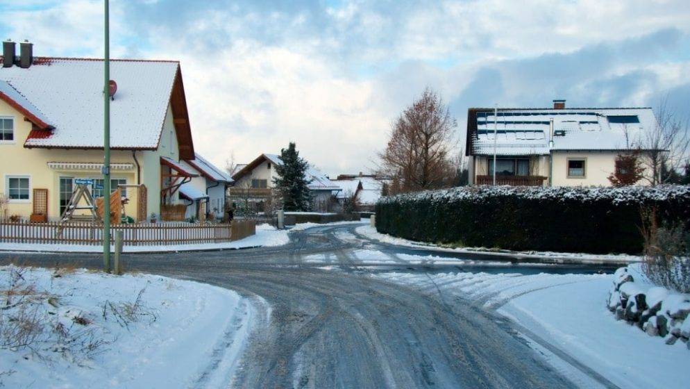 Snijeg i led poremetili zračni, cestovni i željeznički promet u Njemačkoj drugi  dan zaredom