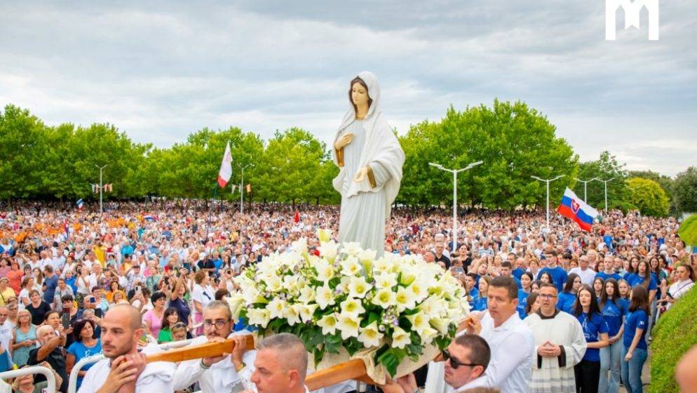 Deseci tisuća vjernika se okupili na 43. godišnjici Gospinih ukazanja u Međugorju