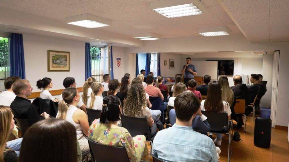 Još jedan susret Frame u prostorijama Hrvatske katoličke misije Zürich: Don Ivan Šarić održao predavanje o pozivu i predanju