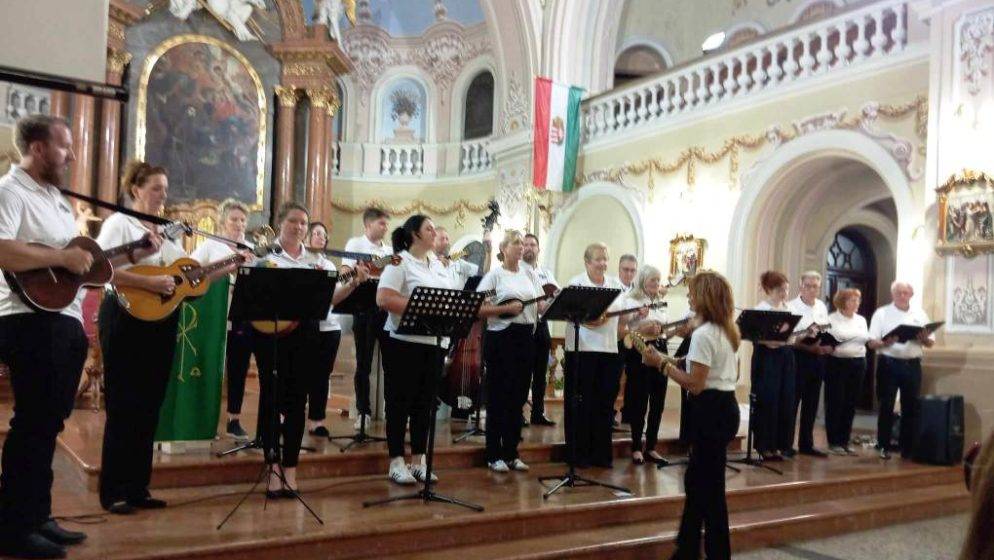 U Pečuhu održan zajednički svečani koncert Hrvatskog ansambla ‘Sveti Juraj’ iz Cokeburga i Panonskog tamburaškog orkestra iz Pečuha