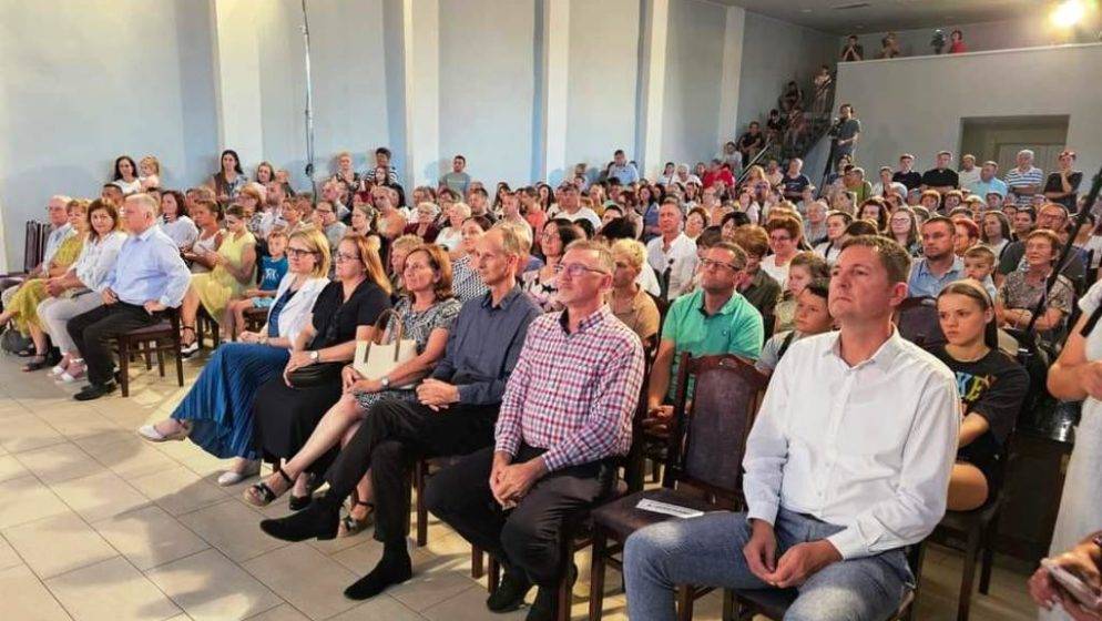 Hrvati iz Srbije uživali u nastupu svih uzrasta Hrvatskog kulturno-prosvjetnog društva 'Matija Gubec' iz Tavankuta