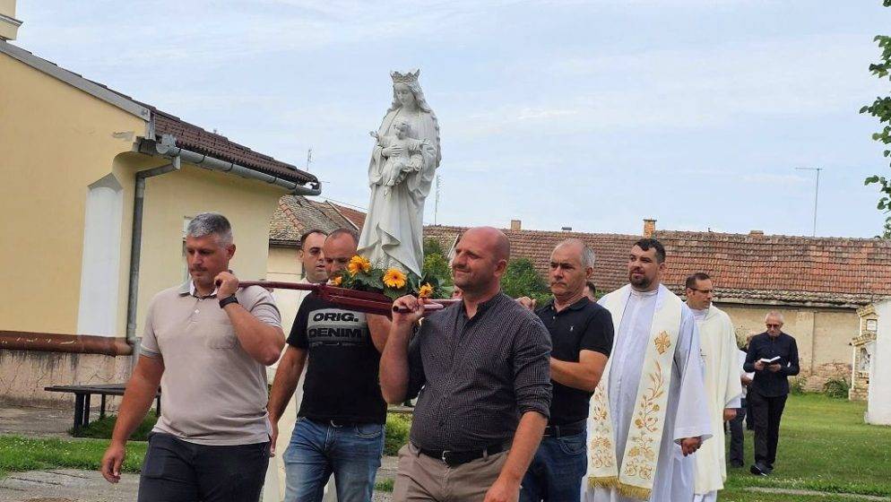 Hrvati u Srbiji proslavili u crkvi sv. Jurja u Vajskoj tradicionalni Zavjetno-zavičajni dan