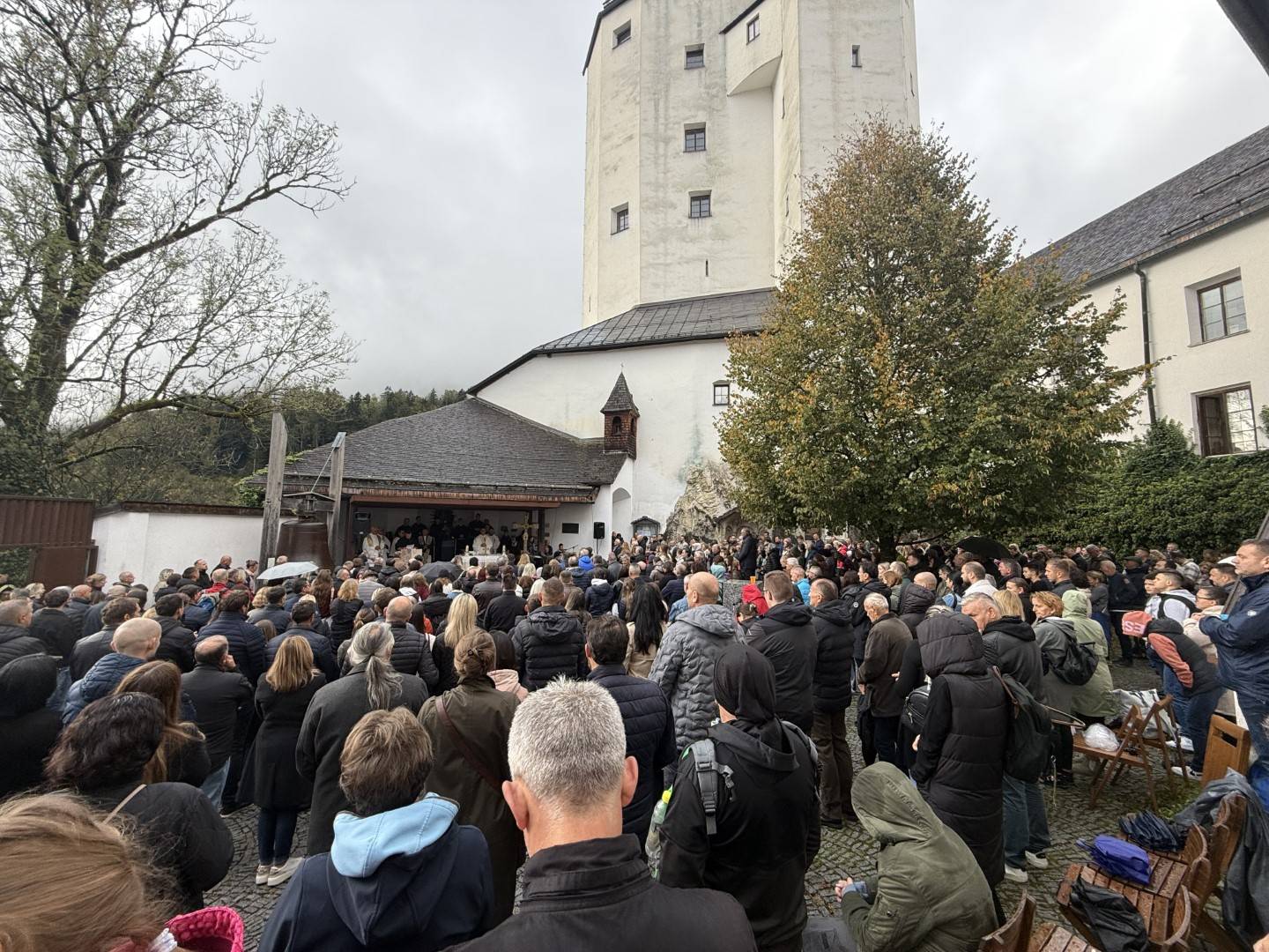 Duhovna obnova i ljepota zajedništva Hrvata u Salzburgu je poruka nade i svjetla u tami sadašnjice. Fra Stjepane, hvala!