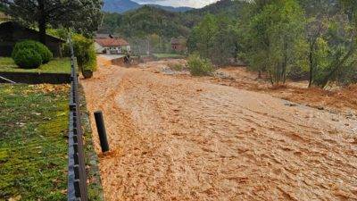 Spasioci tragaju za nestalima nakon poplava i odrona u Jablanici