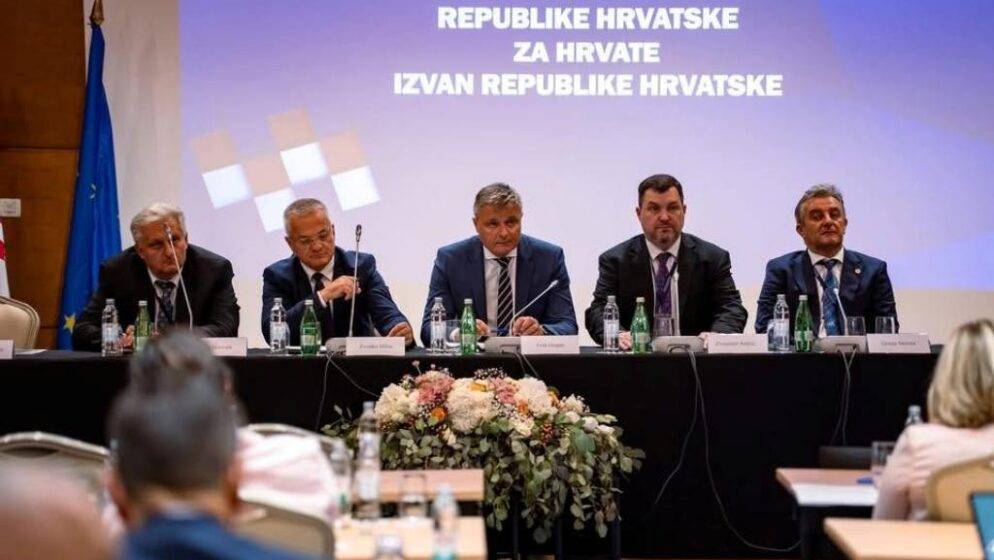 Središnji državni ured za Hrvate izvan Republike Hrvatske objavio Javni poziv za predlaganje predstavnika nevladinih udruga za člana Savjeta Vlade RH za Hrvate izvan RH i člana Savjeta mladih Hrvata izvan RH